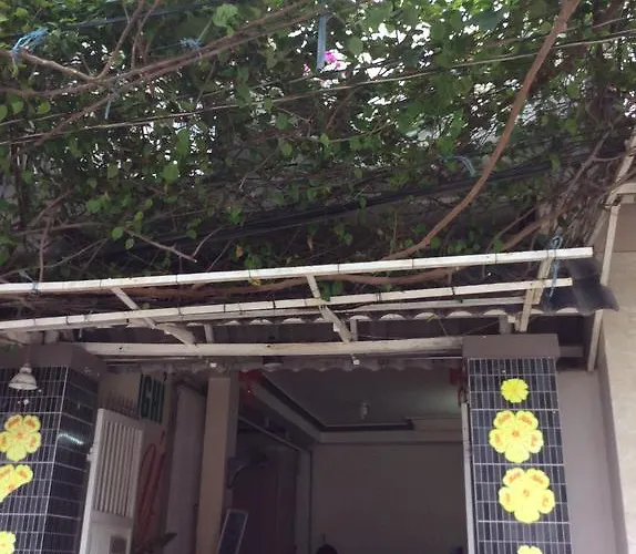 Nhu Y Guesthouse