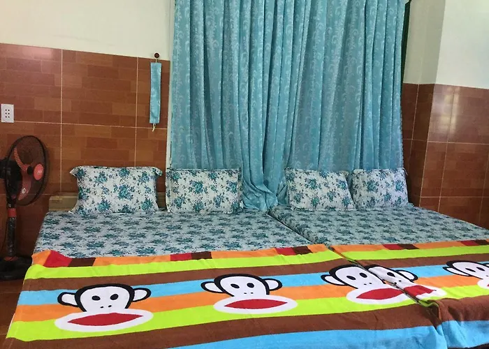 Nhu Y Guesthouse